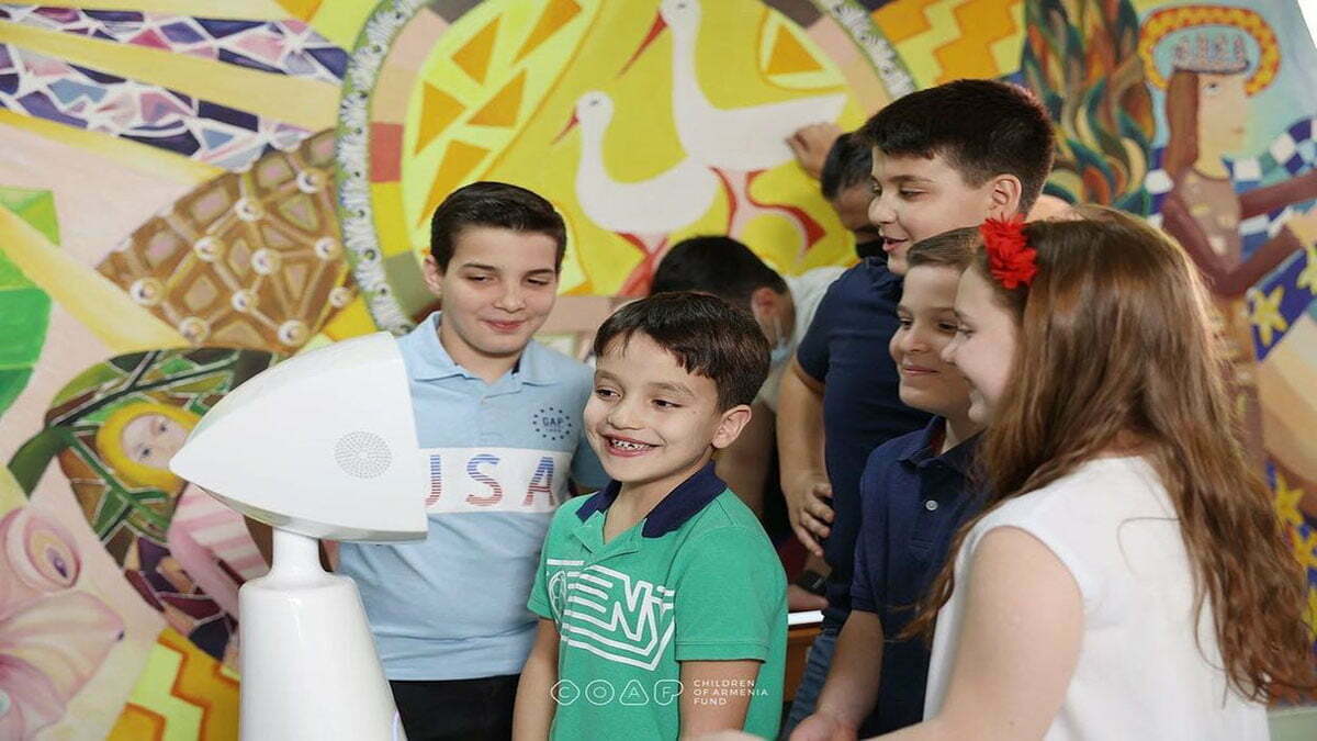 moz robin making kids smile wp alt